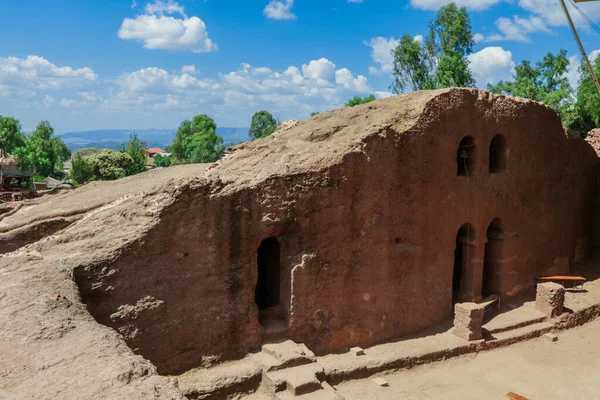 Lalibela, Etiyopya - 20 Ağustos 2020: Antik Afrika Kiliselerinin dışında 