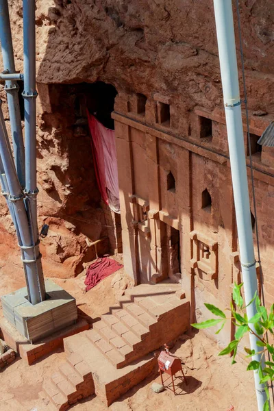 Lalibela, Etiyopya - 20 Ağustos 2020: Antik Afrika Kiliselerinin dışında 