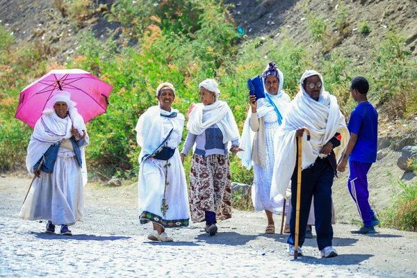 Lalibela Etiyopya Ağustos 2020 Afrika Ibadet Için Kiliseye Giden Hacılar — Stok fotoğraf