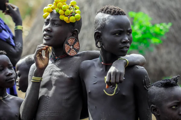 Omo Valley River Äthiopien August 2020 Mursi People Children Tracht — Stockfoto