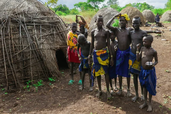 Omo Valley River Äthiopien August 2020 Mursi People Children Tracht — Stockfoto
