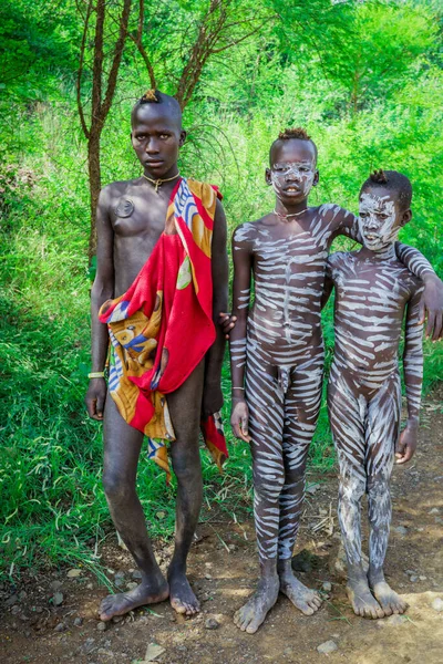Rivière Omo Valley Éthiopie Août 2020 Les Enfants Mursi Costumes — Photo