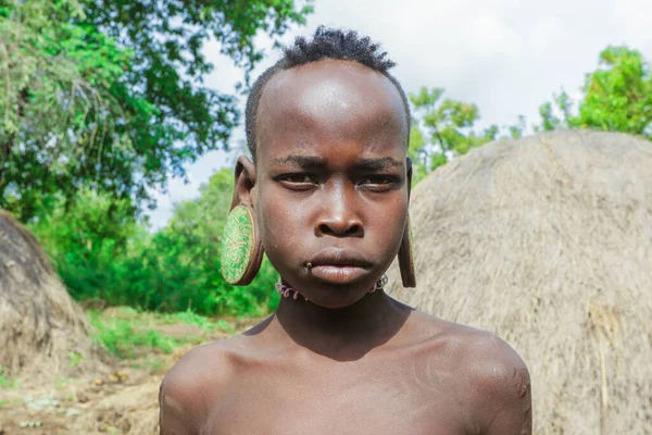 Omo River Valley Etiopía Noviembre 2020 Retrato Adolescente Africano Con —  Fotos de Stock