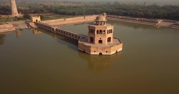 Aerial Footage View Hiran Minar Mughal Era Complex Sheikhupura Punjab — Stockvideo