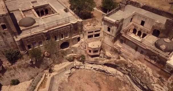 K空中映像いくつかのヒンズー教寺院 パンジャブ パキスタンのシュリ カタス ラジ複合体への眺め — ストック動画
