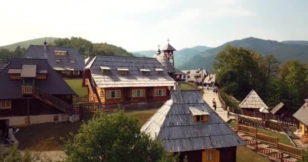 Aerial Footage Panoramic View Drvengrad Traditional Wooden Village Serbia — Vídeo de stock