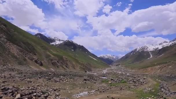 パキスタンの雪の山への幻想的な眺めのHd映像 — ストック動画
