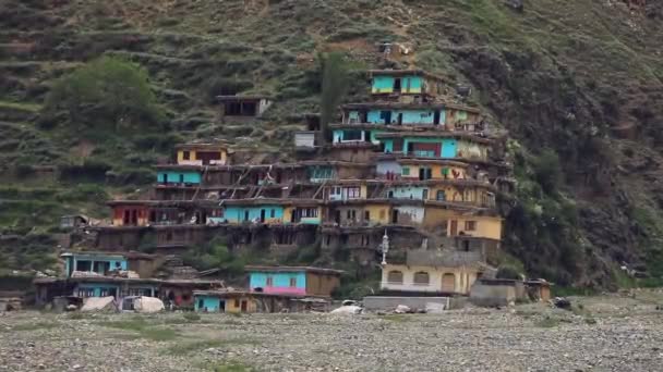 パキスタンの山々の本物の村へのカントリービューのHd映像 — ストック動画