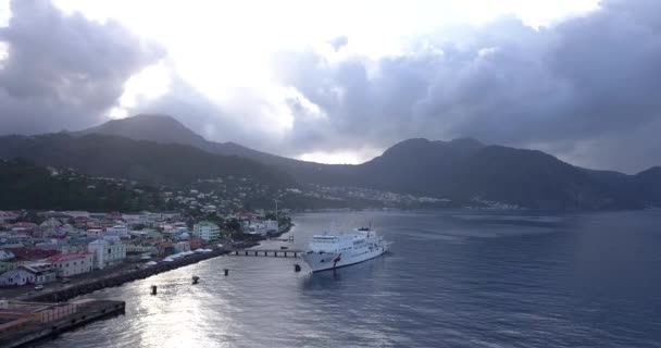Imágenes Aéreas Del Puerto Cruceros Tropicales Mar Caribe Isla Dominica — Vídeos de Stock