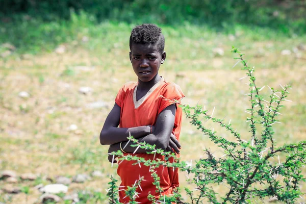 Река Омо Эфиопия Ноября 2020 Года Африканский Мальчик Смотрит Камеру — стоковое фото