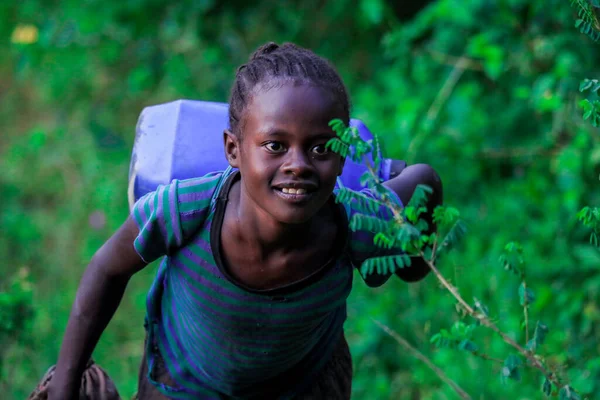 Река Омо Эфиопия Ноября 2020 Года Милая Молодая Африканская Девушка — стоковое фото