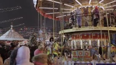 Moskova 'nın merkezindeki Kızıl Meydan' da yeni yıl atlıkarıncasında