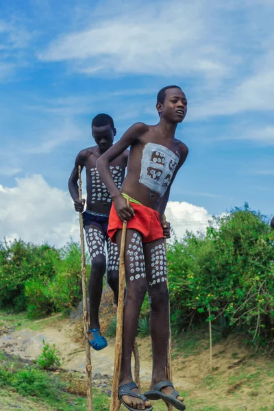 Долина Реки Омо Эфиопия Ноябрь 2020 Молодые Мальчики Племени Бенна — стоковое фото
