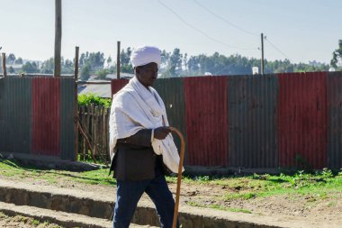 Gondar, Etiyopya - 01 Aralık 2020: Etiyopya 'nın kuzeyindeki Afrika kasabasının günlük yaşamı