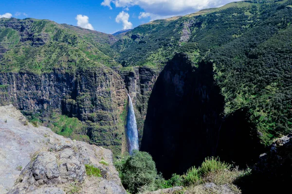 西米安山脉金巴林瀑布的壮观景色 落入埃塞俄比亚北部德巴克附近的Geech深渊 — 图库照片