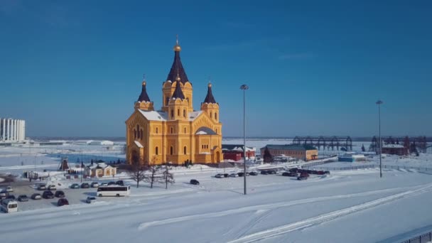 Aerial Footage Winter View Alexander Nevsky Church Background Snowy Nizhny — стоковое видео