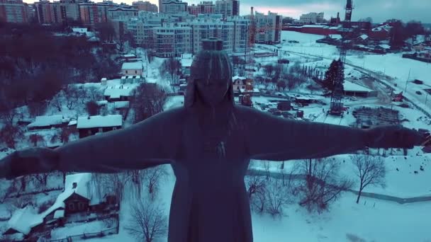 Aerial Footage Winter View Mother Patroness Monument Evening Background Snowy — Stock video