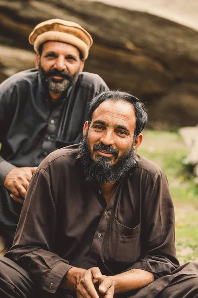 Gilgit Pakistan Czerwca 2018 Grupa Pakistańskich Mężczyzn Tradycyjnym Pakolu Uśmiechnięta — Zdjęcie stockowe