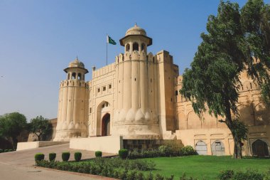 Lahore Kalesi 'nin ikonik Alamigiri Kapısı' nın ana görüntüsü, Pakistan