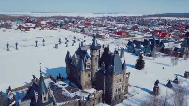 4K空中トグリアッティのガリバルディ城のトップビュー ロシアの観光スポット — ストック動画