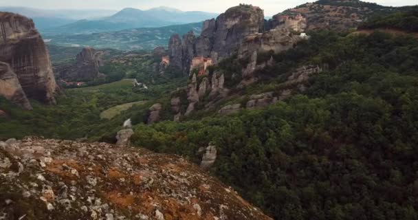 Aerial Visning Bjergene Meteora Klostre Grækenland – Stock-video