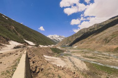 Pakistan 'ın Gilgit Baltistan Dağları arasında Pakistan' ın Panoramasına İnanılmaz Bakış