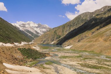Pakistan 'ın Gilgit Baltistan Dağları arasında Pakistan' ın Panoramasına İnanılmaz Bakış