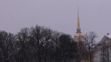 4K Görüntüler, St. Petersburg 'un merkezinde kar yağışı
