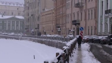 4K Görüntüler, St. Petersburg 'un merkezinde kar yağışı