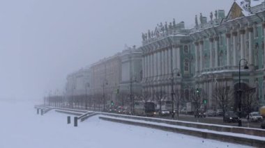 4K Görüntüler, St. Petersburg 'un merkezinde kar yağışı