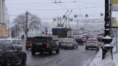 4K Video, St. Petersburg 'un merkezinde kış trafiği
