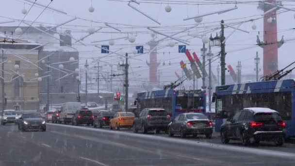 Záběry Doprava Centru Petrohradu Zimě — Stock video