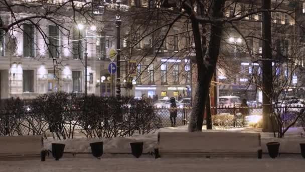 Filmagem Tráfego Noturno Centro São Petersburgo Sob Neve — Vídeo de Stock