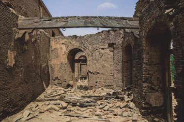 Pakistan Cholistan Çölü 'ndeki Derawar Kalesi' nin Tuğla Kum Kemerleri ve İç Odası Harabelerinin İç Görünümü