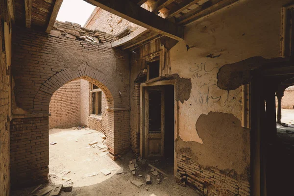 Εσωτερική Άποψη Των Τούβλων Sandy Καμάρες Και Μέσα Στο Δωμάτιο — Φωτογραφία Αρχείου