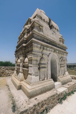 Shri Katas Raj Tapınağı 'nın yıkıntılarına panoramik bakış, aynı zamanda Qila Katas olarak da bilinir, Pakistan' ın Punjab eyaletindeki birçok Hindu tapınağının kompleksi.