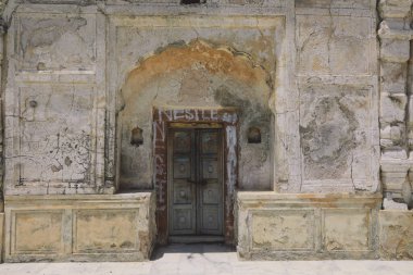 Shri Katas Raj Tapınağı 'nın yıkıntılarına panoramik bakış, aynı zamanda Qila Katas olarak da bilinir, Pakistan' ın Punjab eyaletindeki birçok Hindu tapınağının kompleksi.