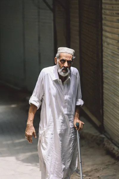 Пешавар Пакистан Липня 2021 Стара Пакистанська Людина Колодою Центрі Пешавар — стокове фото