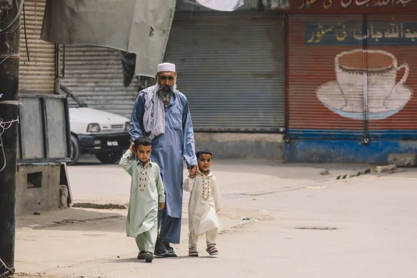 Peshawar Pakistan Iulie 2021 Localnicii Străzile Aglomerate Din Centrul Orașului — Fotografie, imagine de stoc