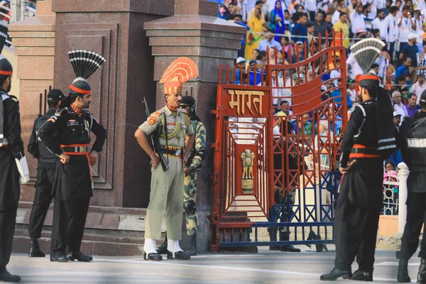 Wagah Border Pakistan July 2021 Pakistan Soldiers Bright Military Uniform — Stock Photo, Image