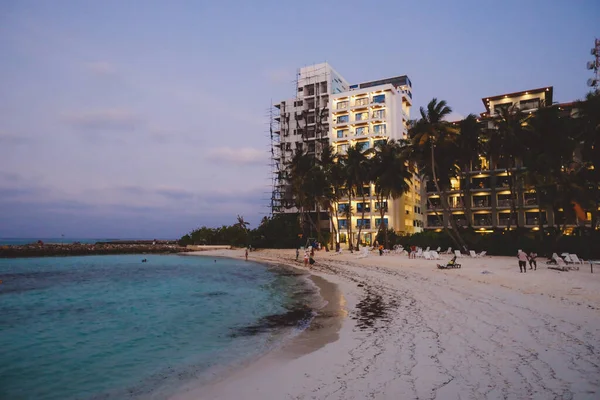 Maafushi Maldives June 2021 Sunset View Hotel Building Palm Trees — Stock Photo, Image