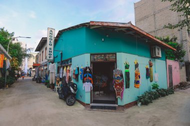 Maafushi, Maldivler - 25 Haziran 2021: Maafushi Sokaklarındaki Yerel Maldivlerin Günlük Yaşamı