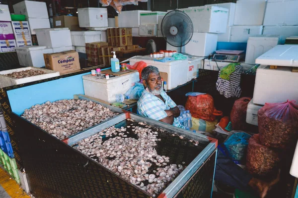 Male Malediven Juni 2021 Einheimischer Verkauft Getrocknete Traditionelle Maledivische Betelnuss — Stockfoto