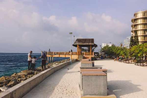 Hombre Maldivas Junio 2021 Sunny Day View Maldivian Beach Promenade —  Fotos de Stock