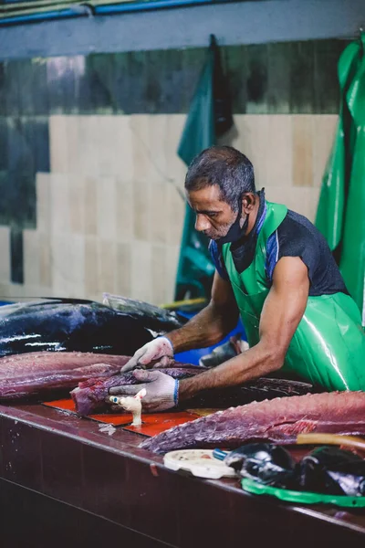 Male Malediven Juni 2021 Lokale Maledivische Fischer Schlachten Einen Großen — Stockfoto