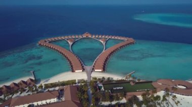 4K Hava Görüntüsü Lüks Tatil Köyü, Maldivler