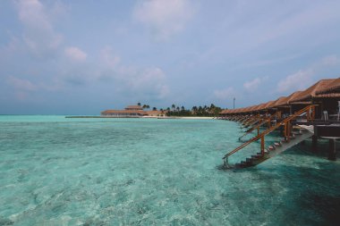 Hint Okyanusu 'nun Kalbindeki Maldivler' e Lüks Deniz Kenarı Manzarası