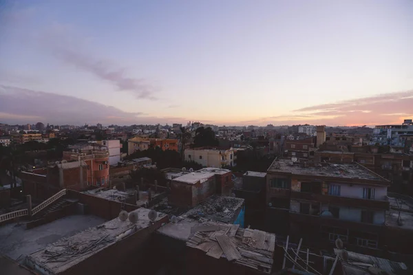 Sunset Cityscape Näkymä Giza Kaupunkiin Värikäs Taivas Paikalliset Rakennukset Egypti — kuvapankkivalokuva