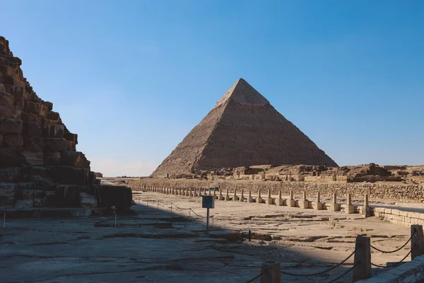 Vista Naturale Della Grande Piramide Giza Sotto Cielo Blu Luce — Foto Stock