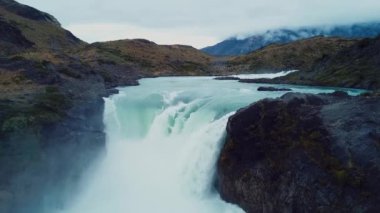 Şili 'deki Torres Del Paine Parkı' ndaki Salto Grande Şelalesinin Hava Görüntüsü